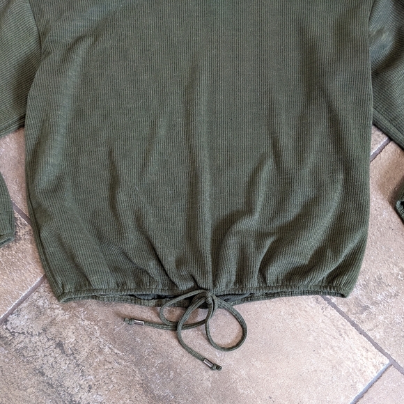 Rabbit Rose Ribbed Long Sleeve Crop Top Size M Army Green - Picture 3 of 9